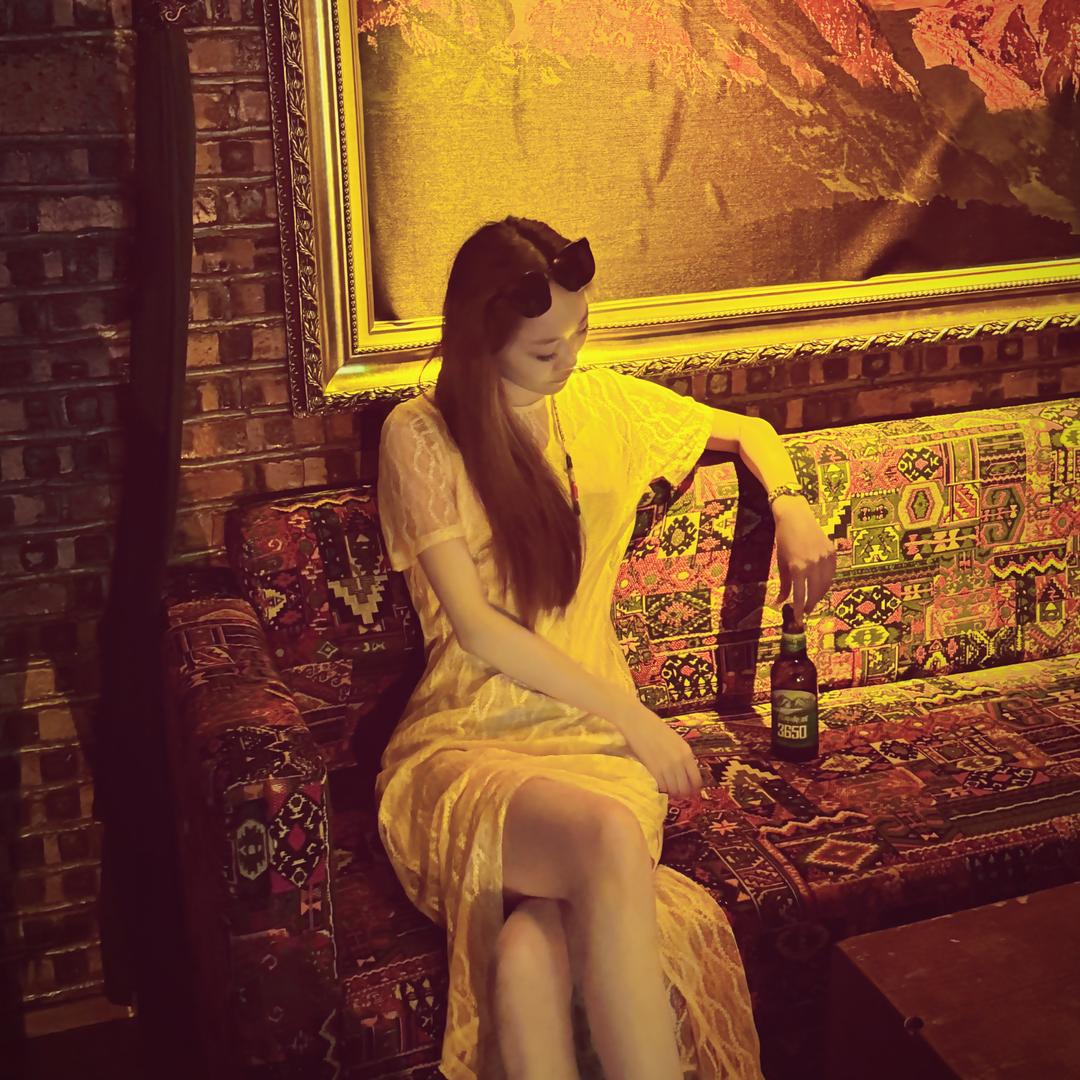 青岛00后藏式酒馆女老板（直播号）