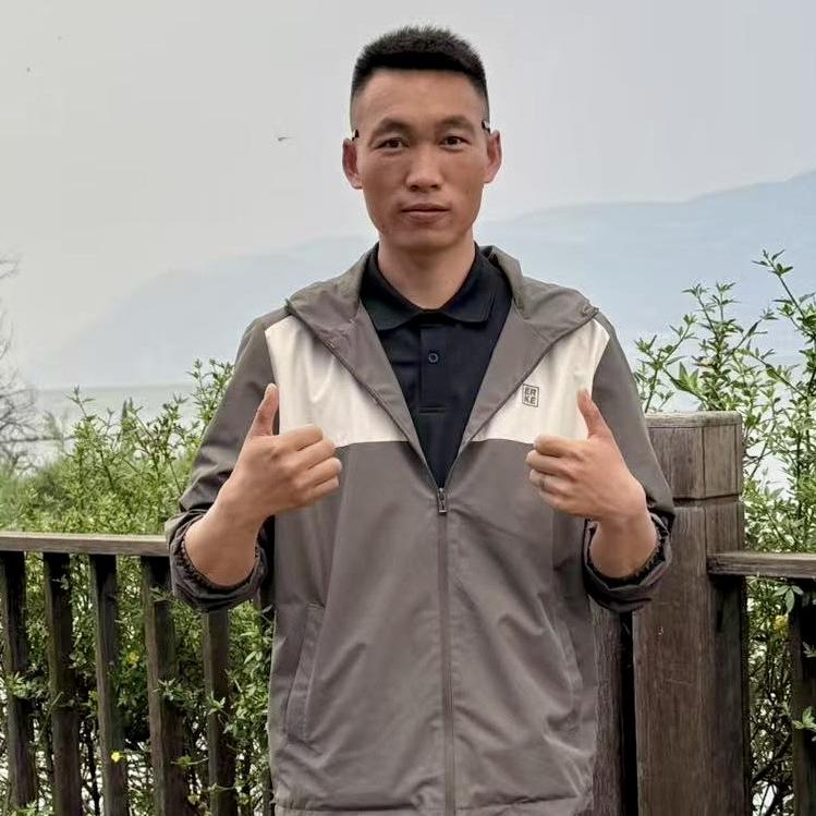 刘耀。        诗艾润