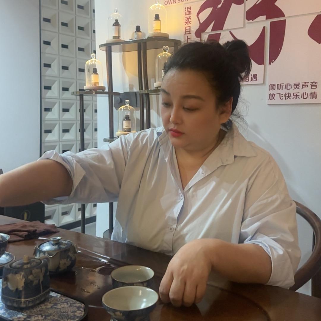 虹桥时尚经典美容杨姐
