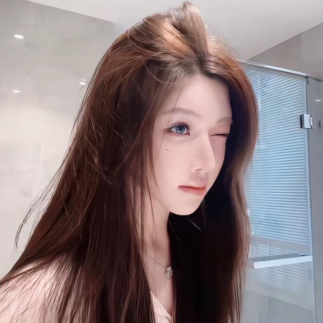 张 名 媛