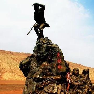 垃圾桶里捡瓶子