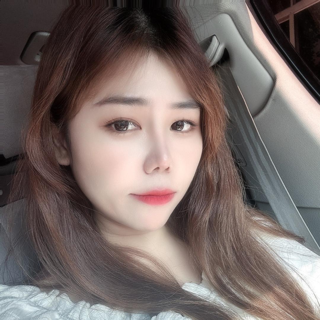 M😘