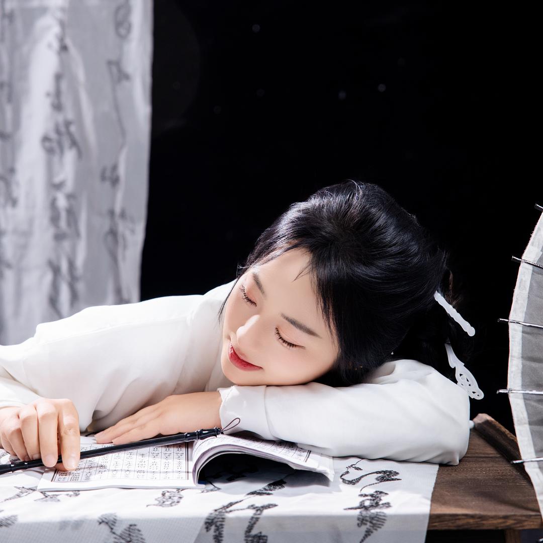 -吃饱了就困💤