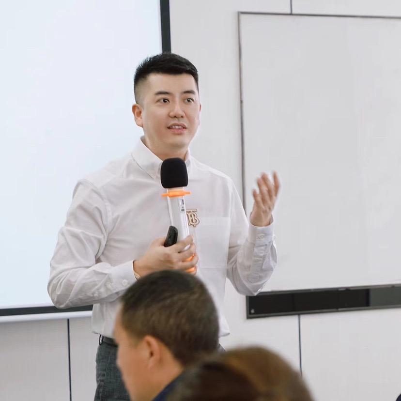 肖龙AI商业经