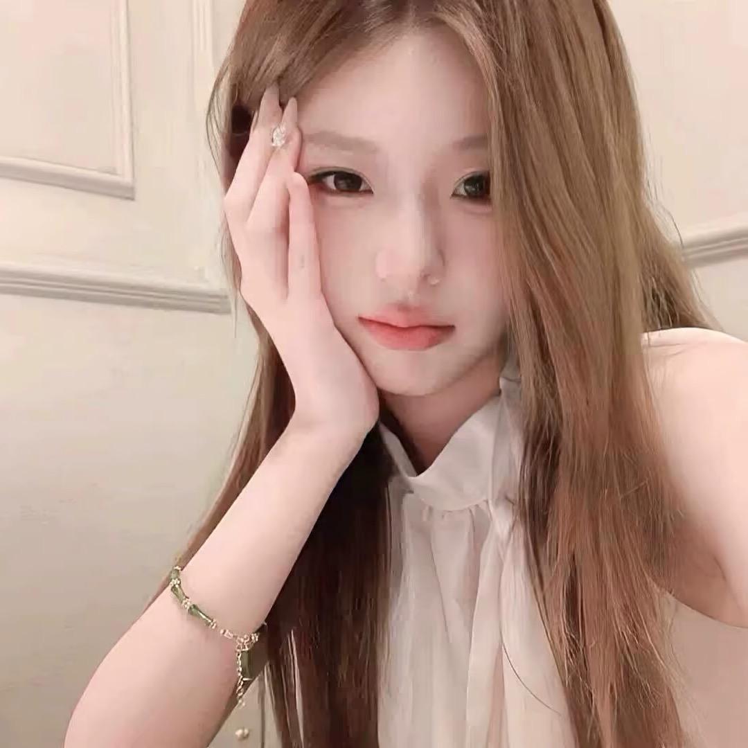 喜欢有花腿的小男孩