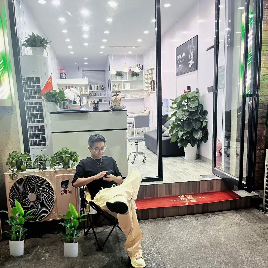托尼烫染设计理发店官方号