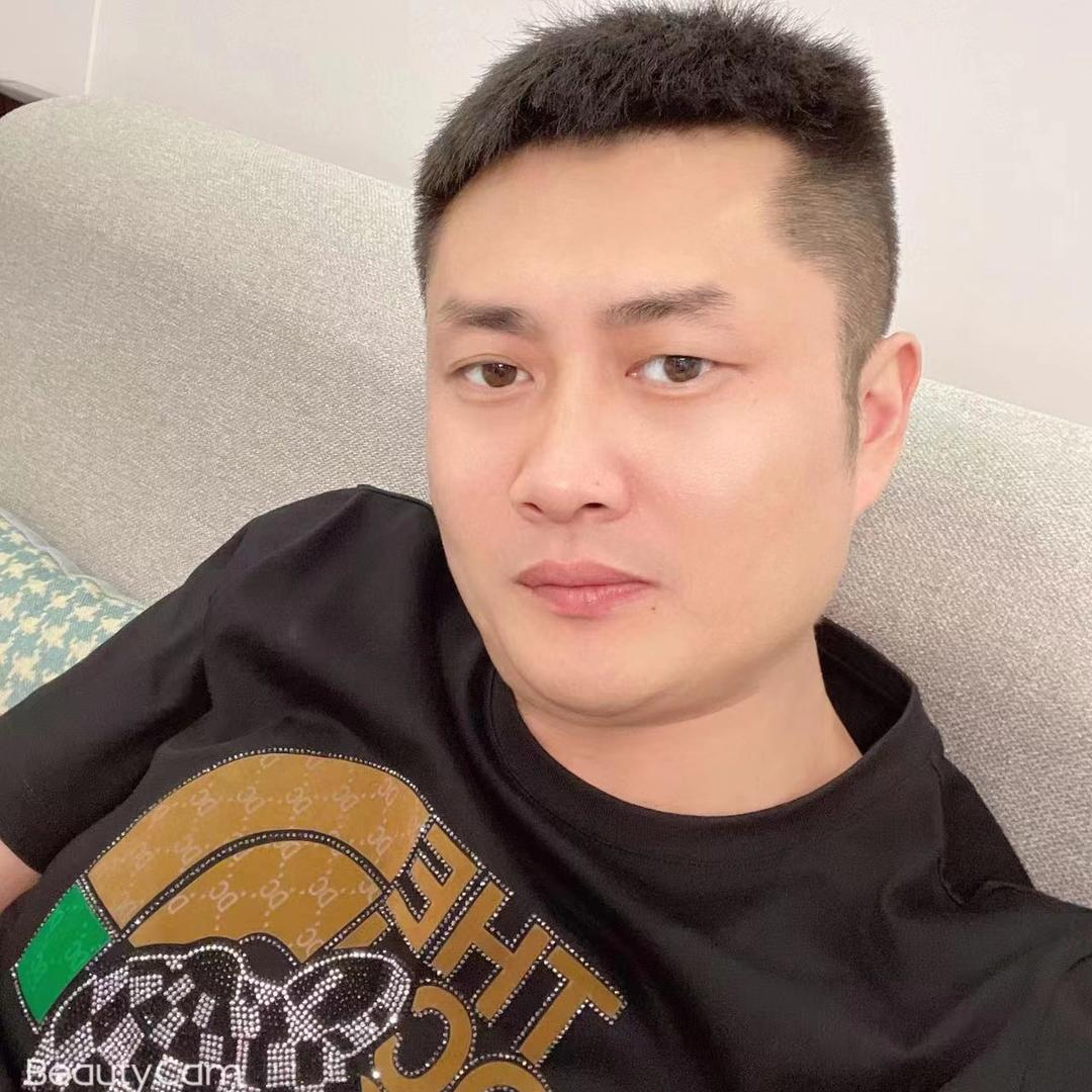 鲍  三