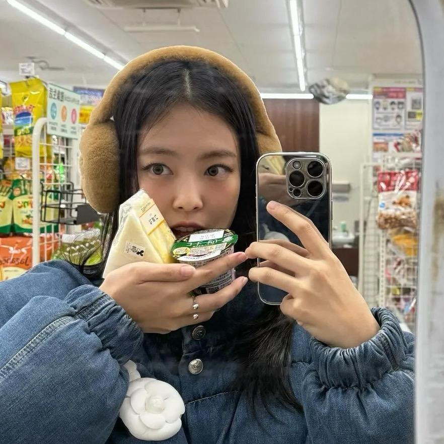 .  🦋挠谁脚心？