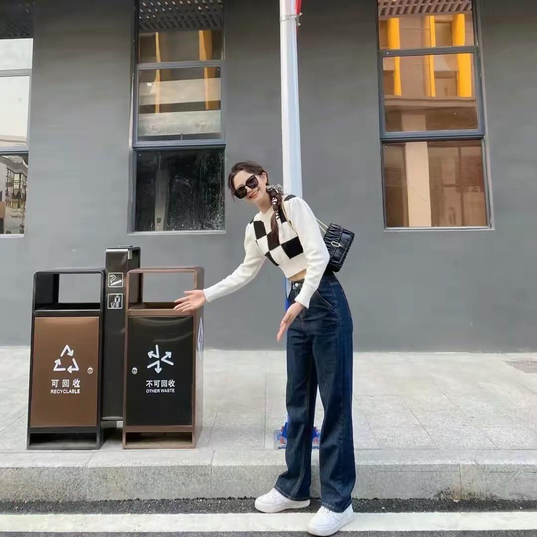 霞光牛仔服饰