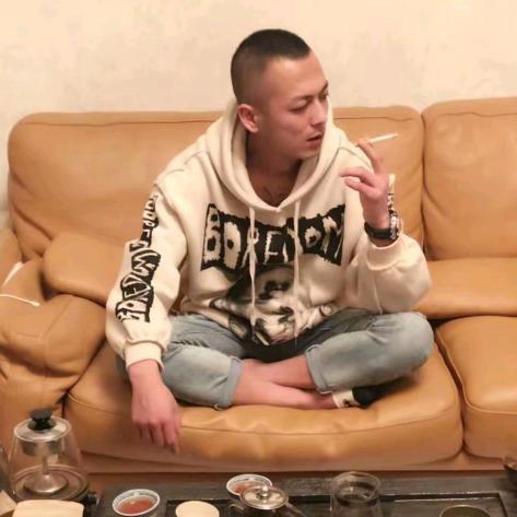 那个凯原来有伞丢了