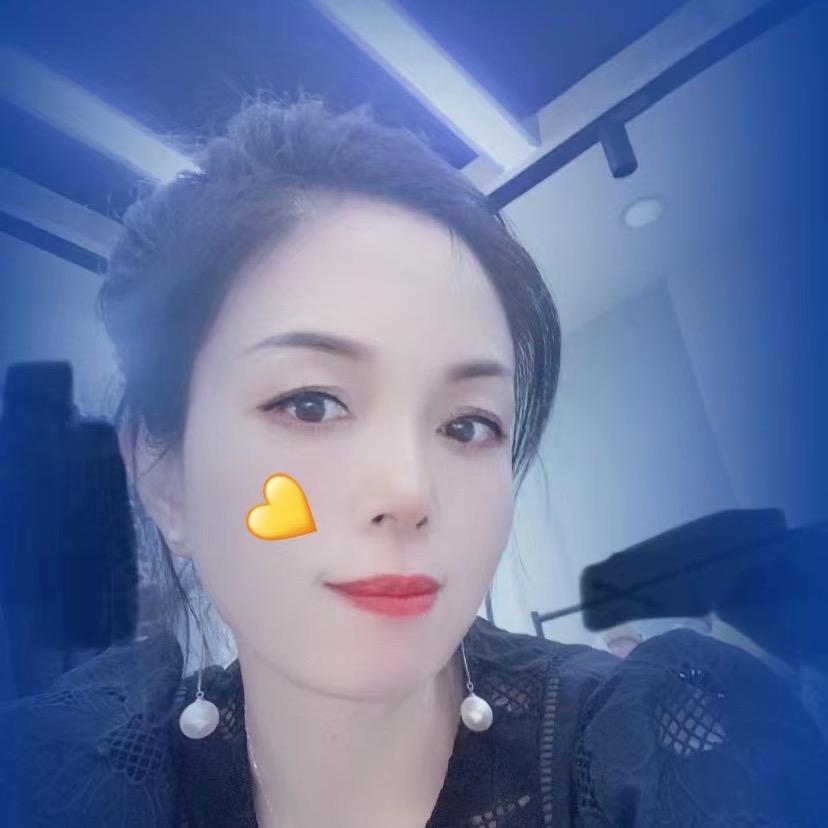 名典屋时尚广场一一荣建玲