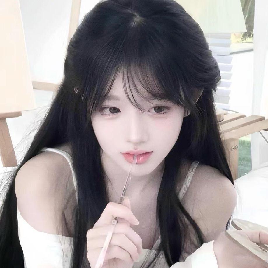 江江喜欢穿漂亮裙子