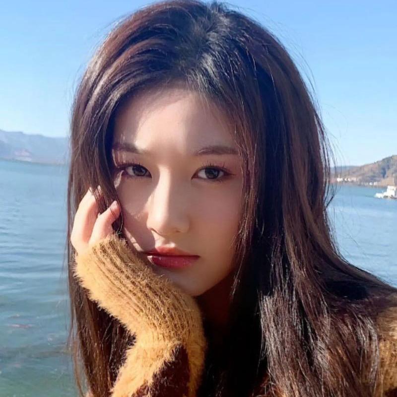 可爱的草莓味少女