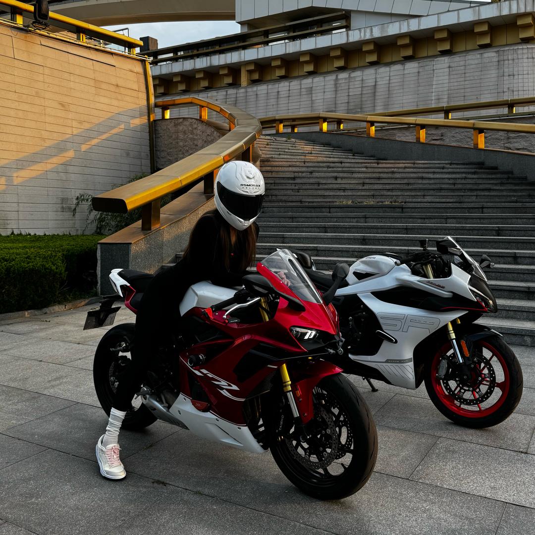 骑摩托的黎吧啦！