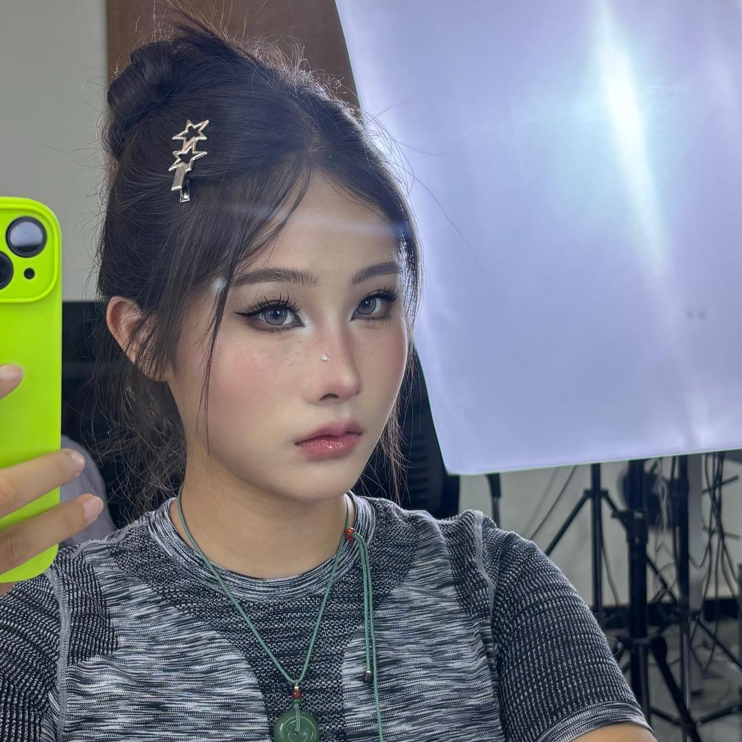 化妆师小越