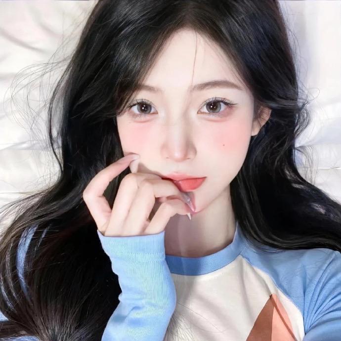 姜小莓berry（爱穿搭）