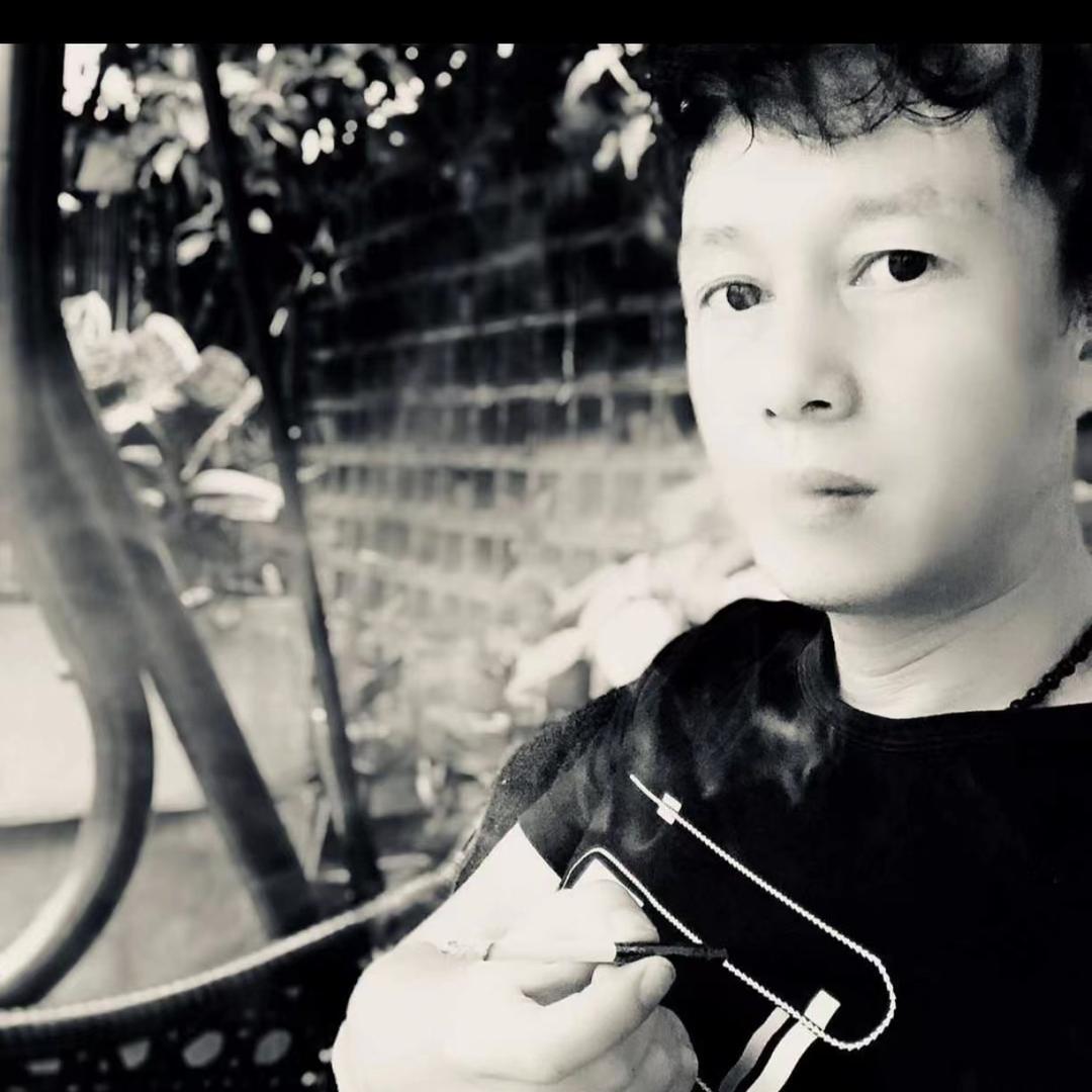 某某某.