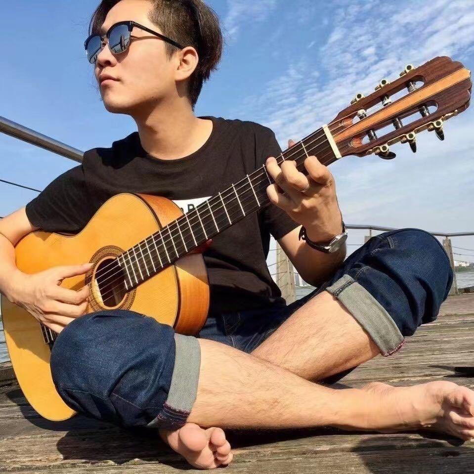 黑欧里吉他