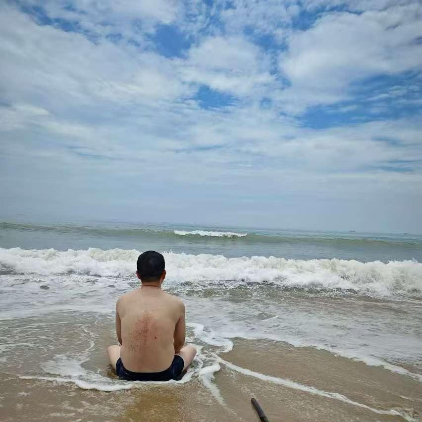 小  广 。