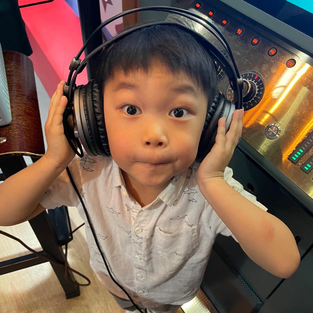 爱吃棒棒糖的墨墨