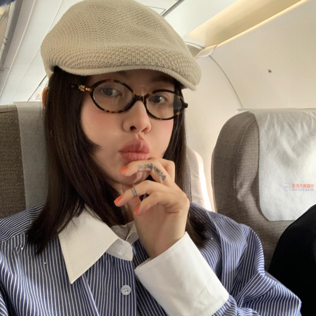 看mona穿搭