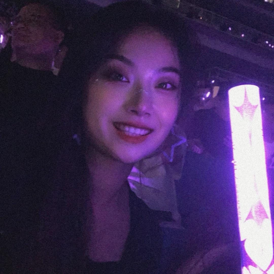 开心🥳的小孩