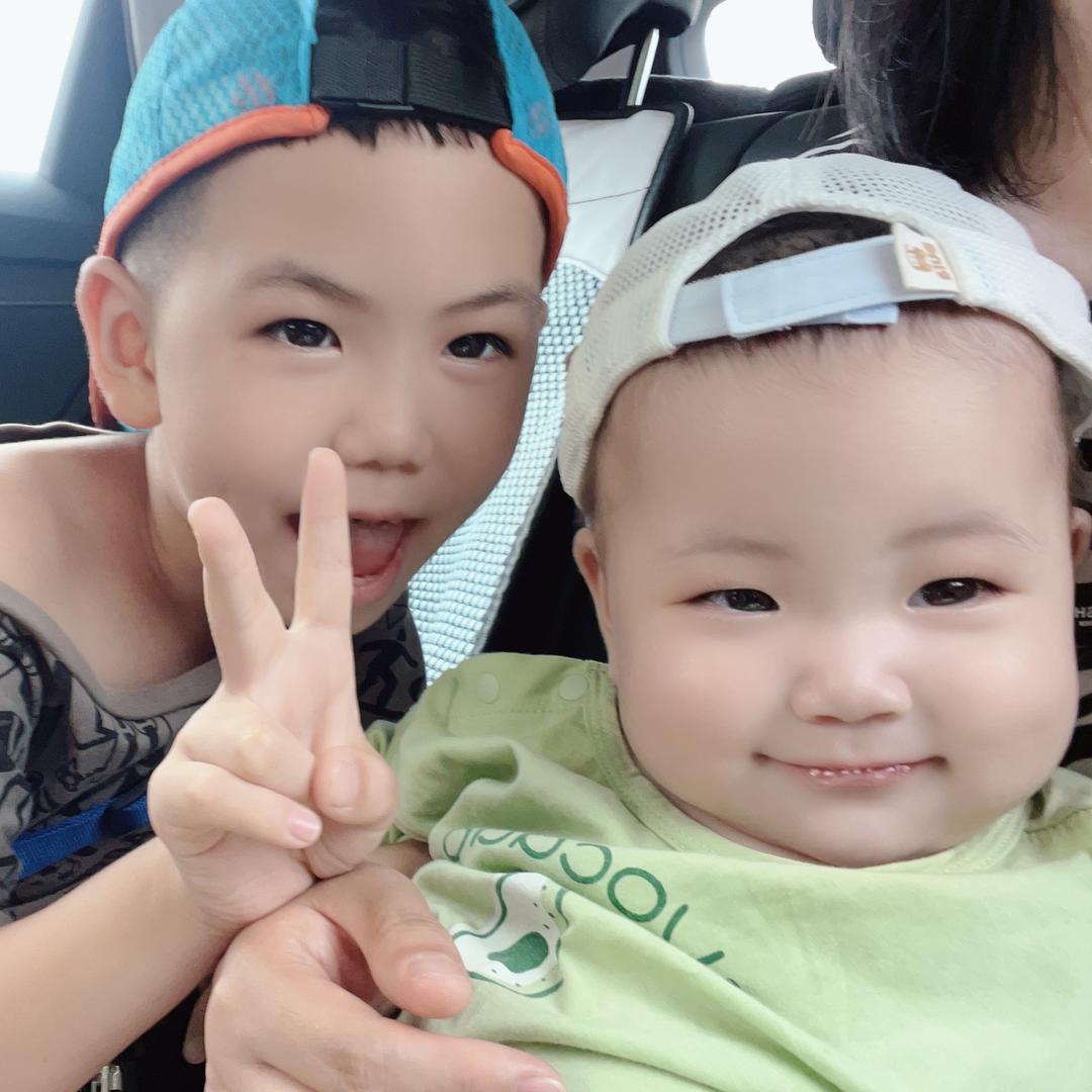 兄妹一起学英语