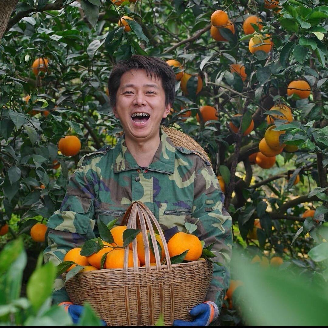 卖现摘水果的刘二娃