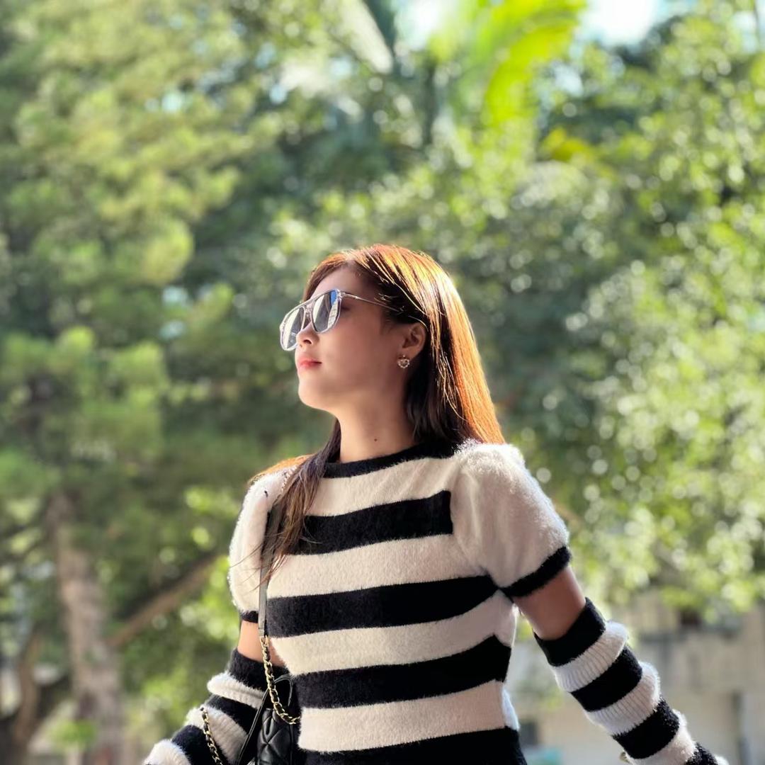 腾冲北极光汽车贴膜-媛媛