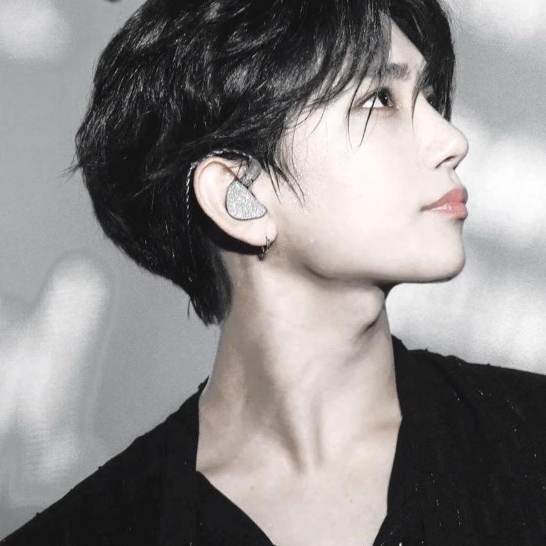 𝒋𝒐𝒔𝒉𝒖𝒂☆