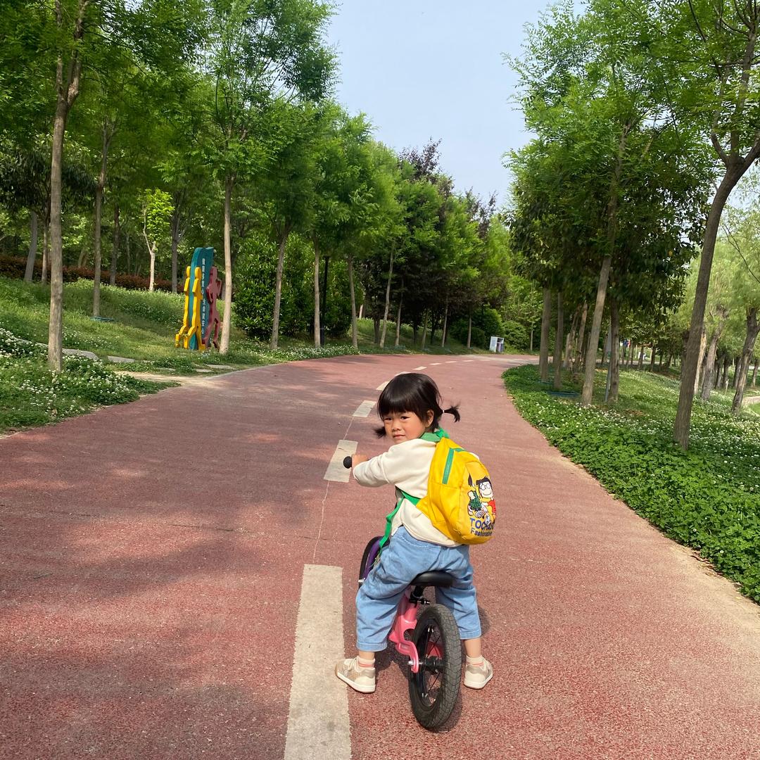 爱听故事的小石榴