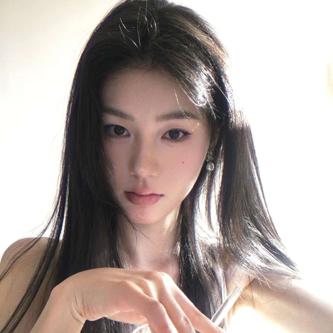J❛‿˂̵✧ iang