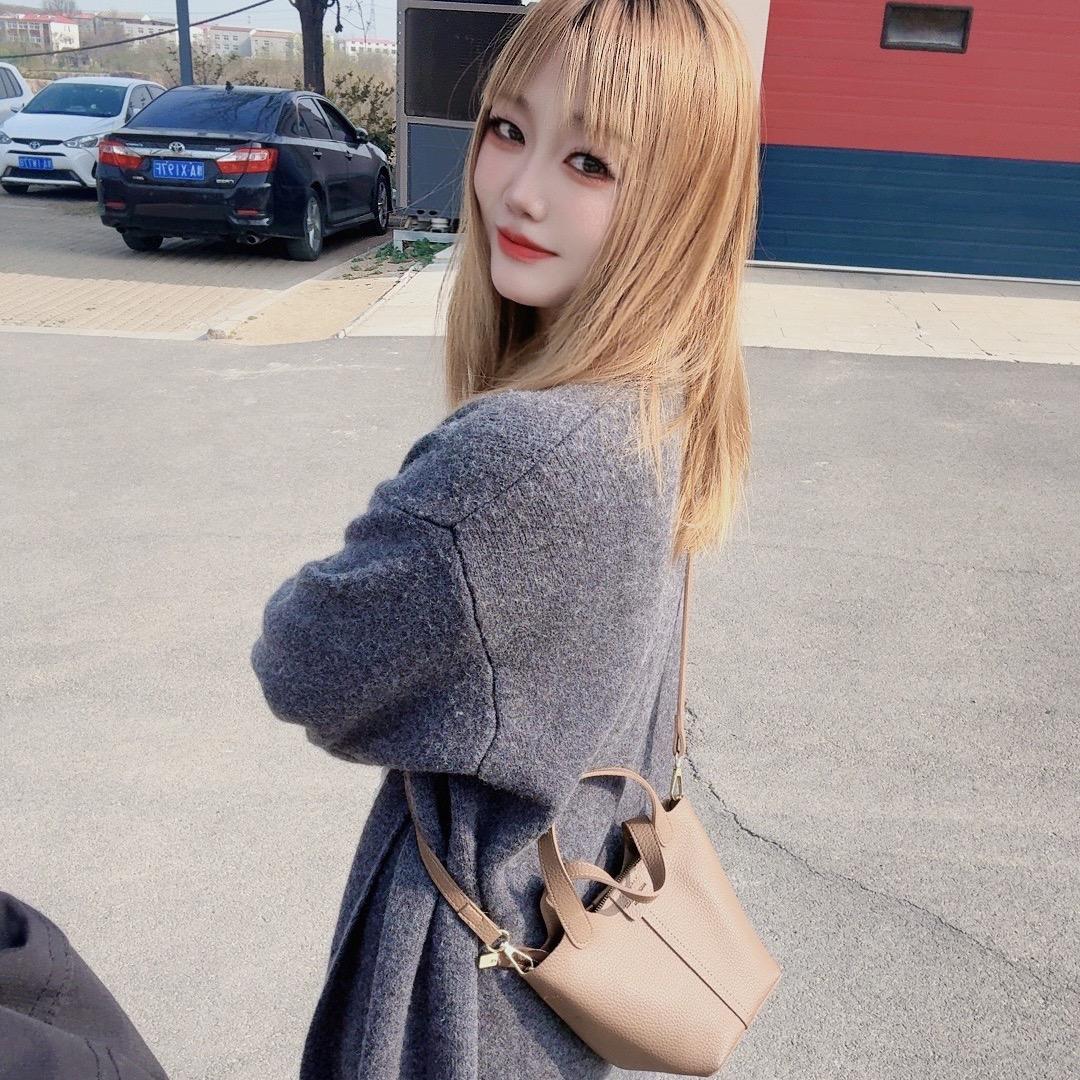 空白格               .