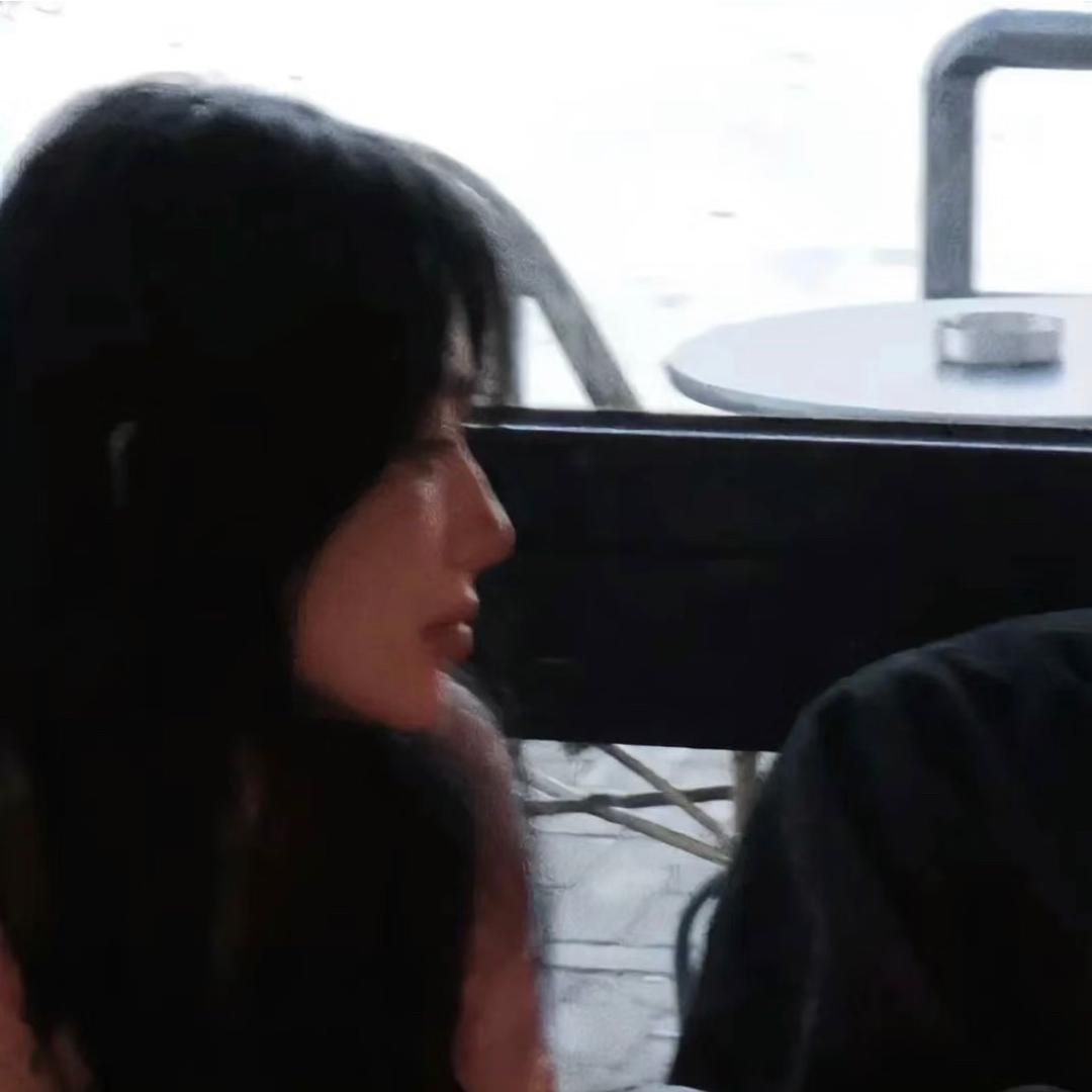 温妤。