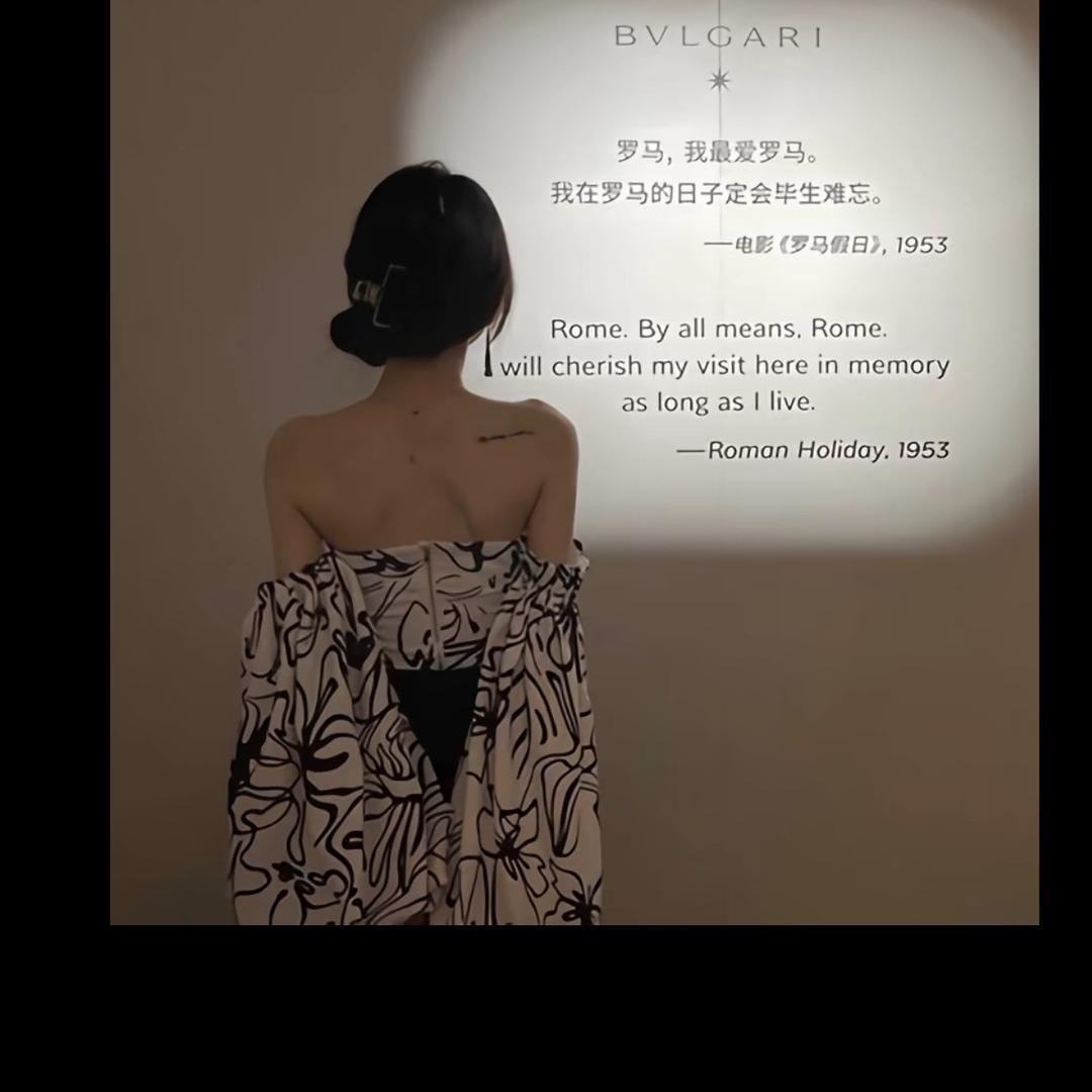 欣.