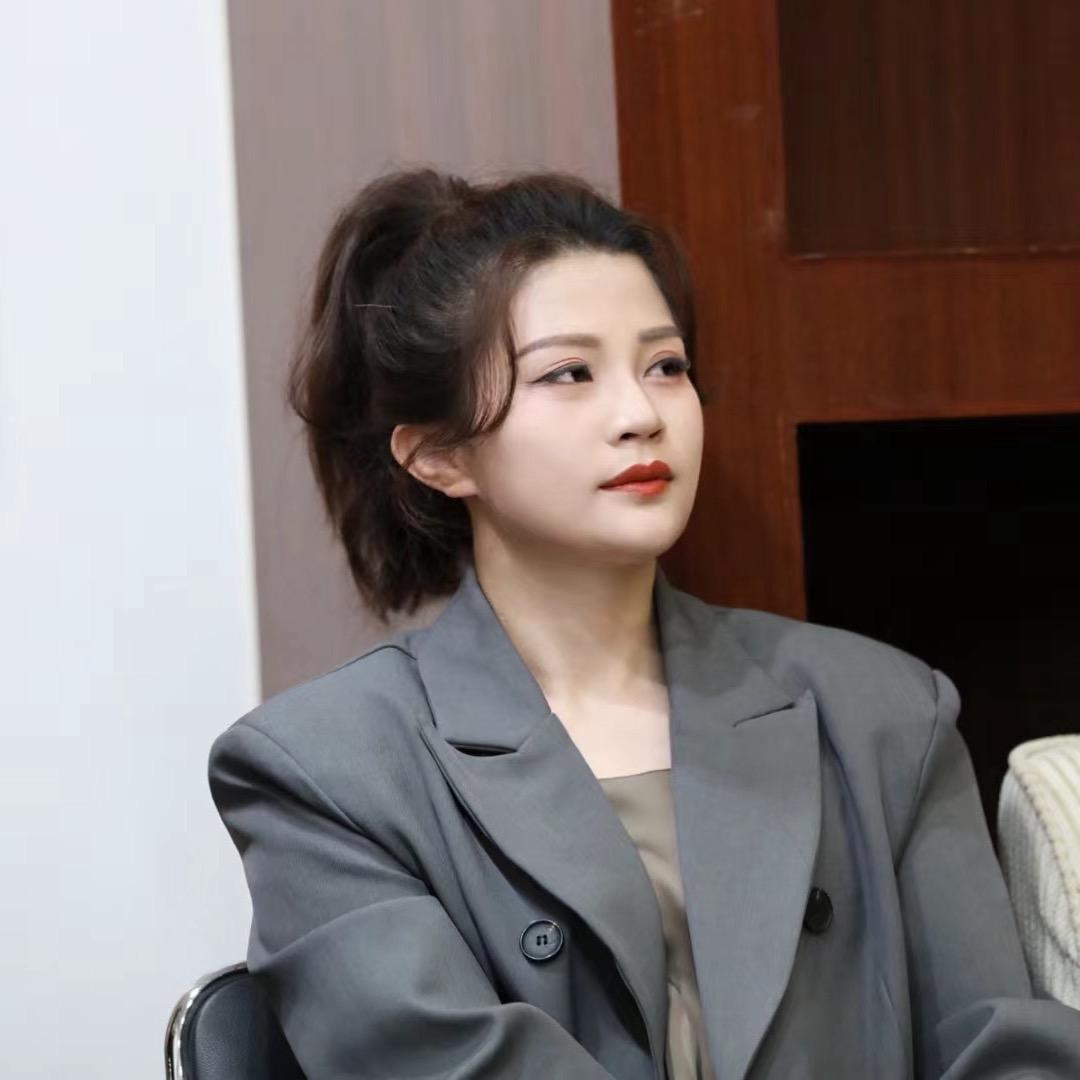 教唱歌的袁老师