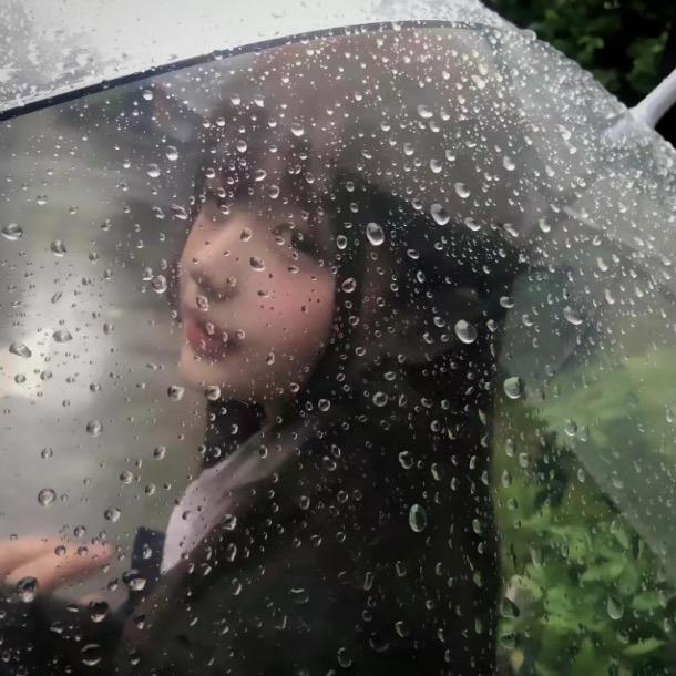 苜、