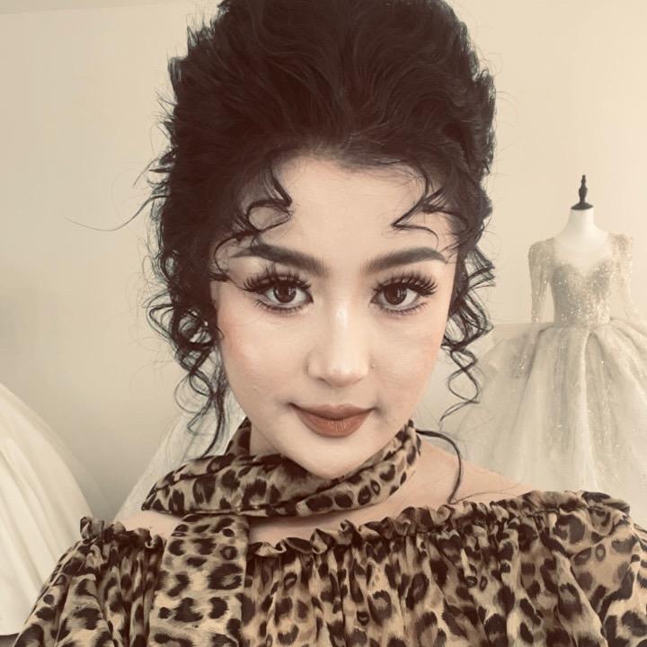 Халмира00后开始创业哈米丽