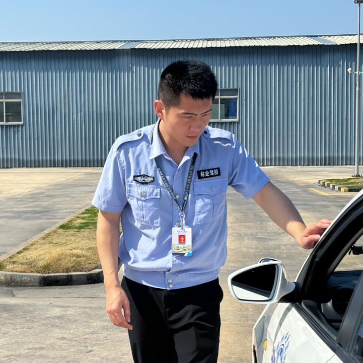 罗教练教车