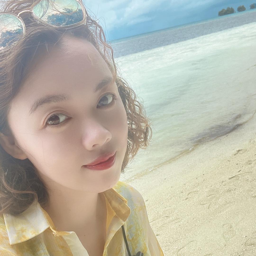 嘉汇化妆品集合店店长小慧