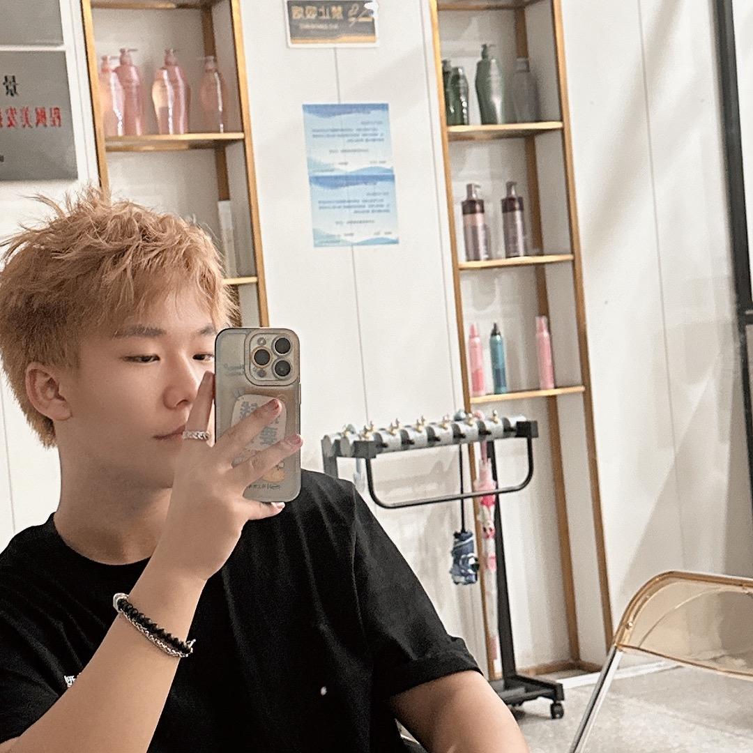 不正经做头发的豪豪