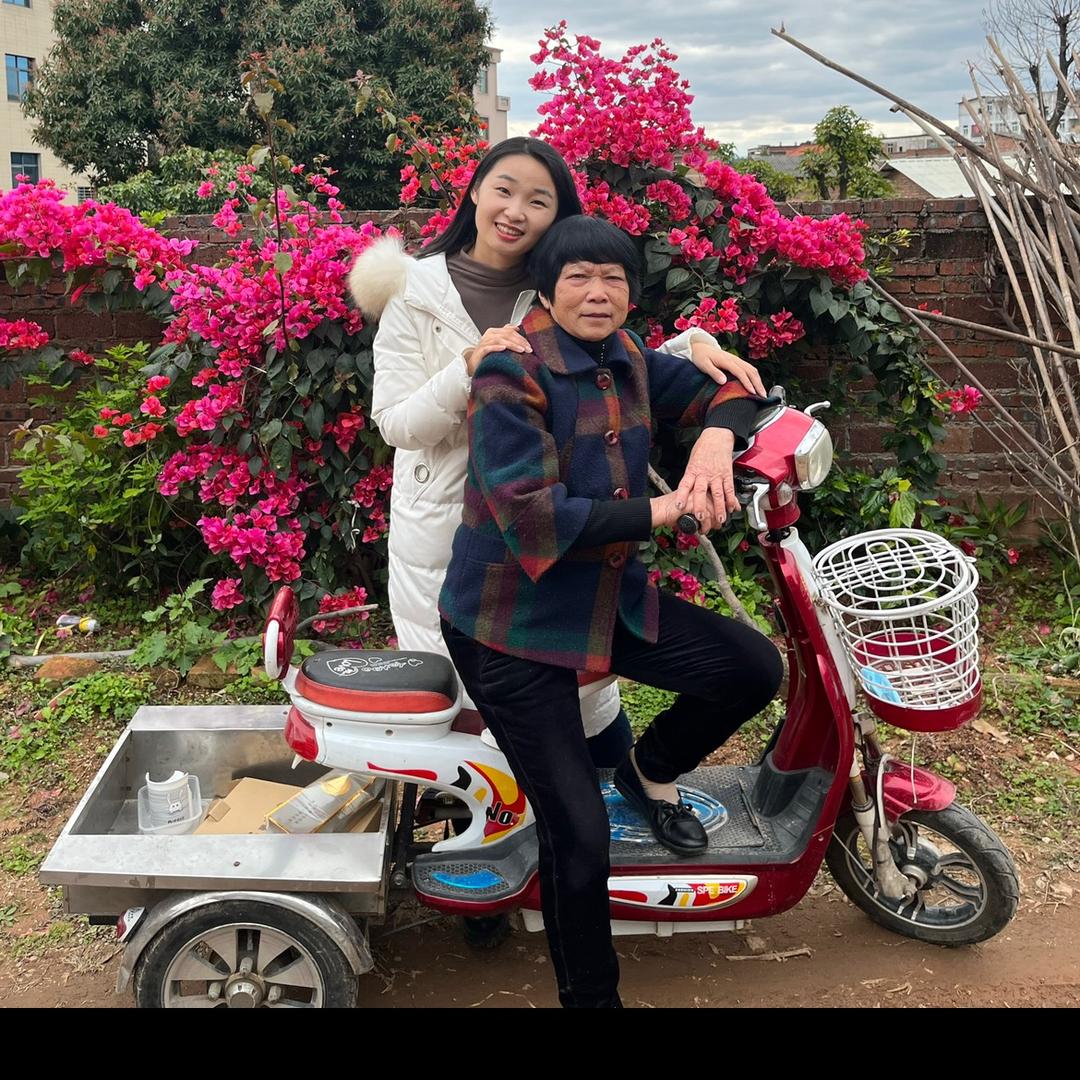 喜奶奶和孙媳妇💗