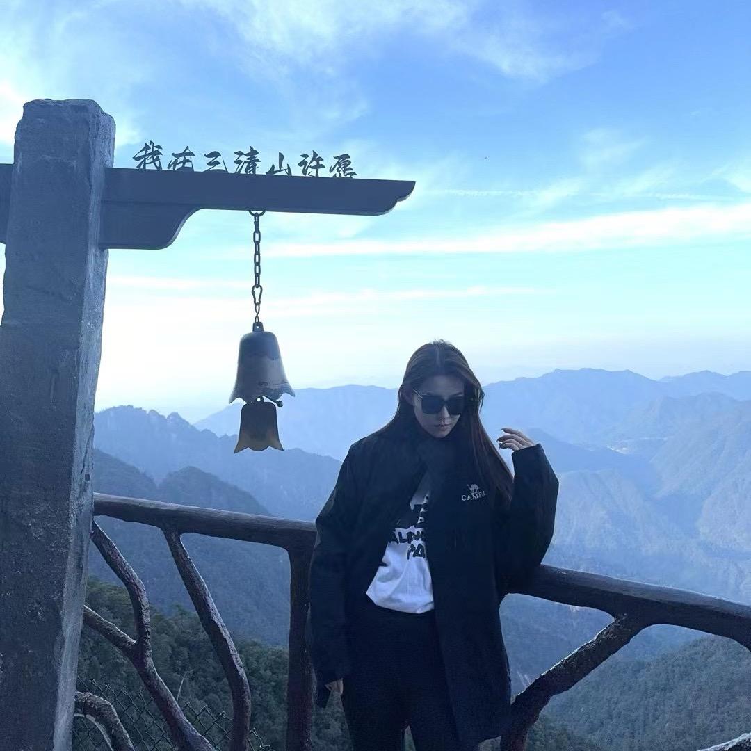 某某人。