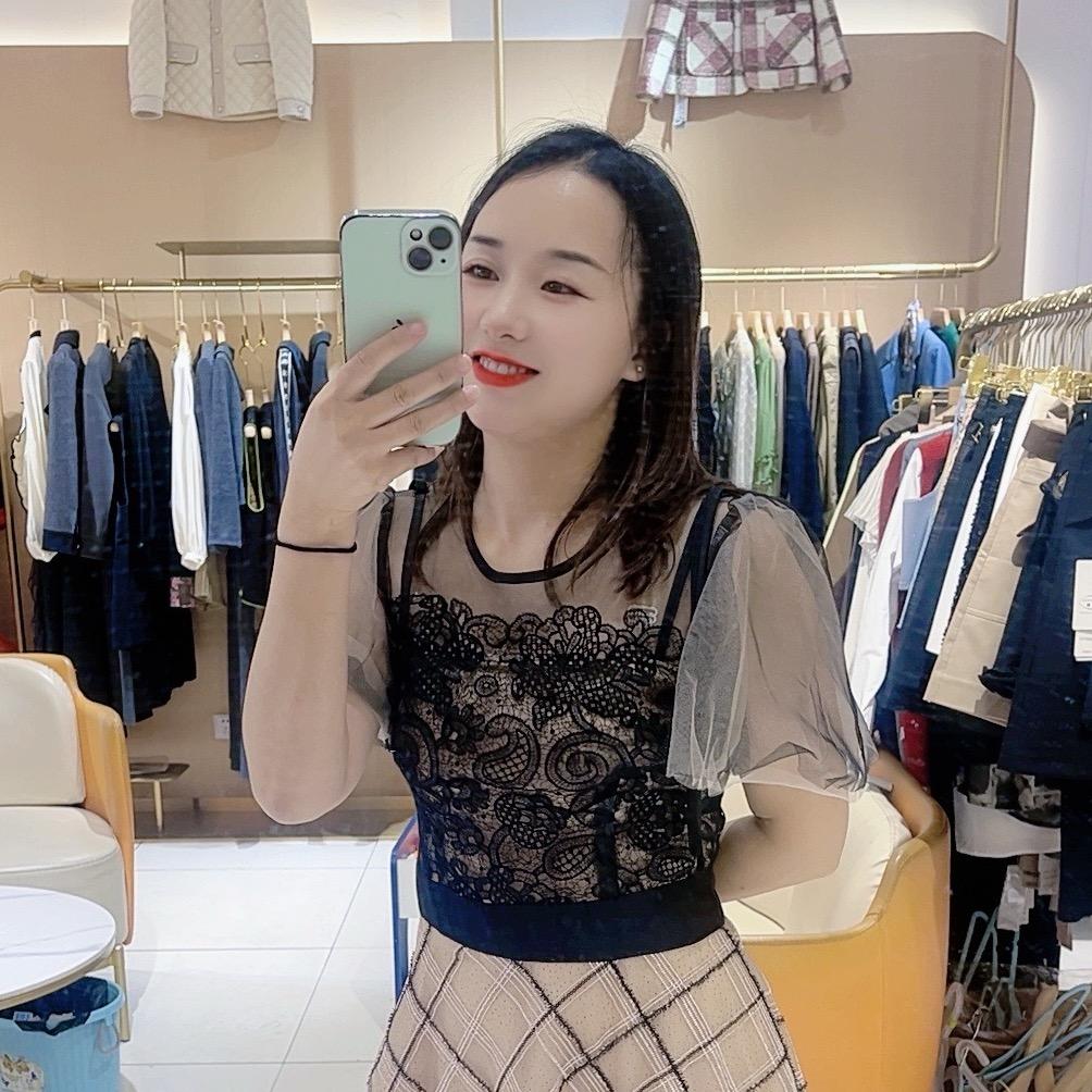 养乌鸡的小玉儿