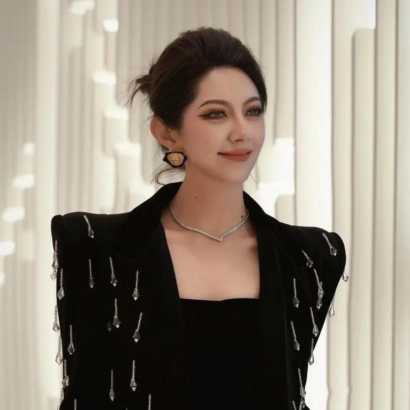 煊姐Livia高定女装