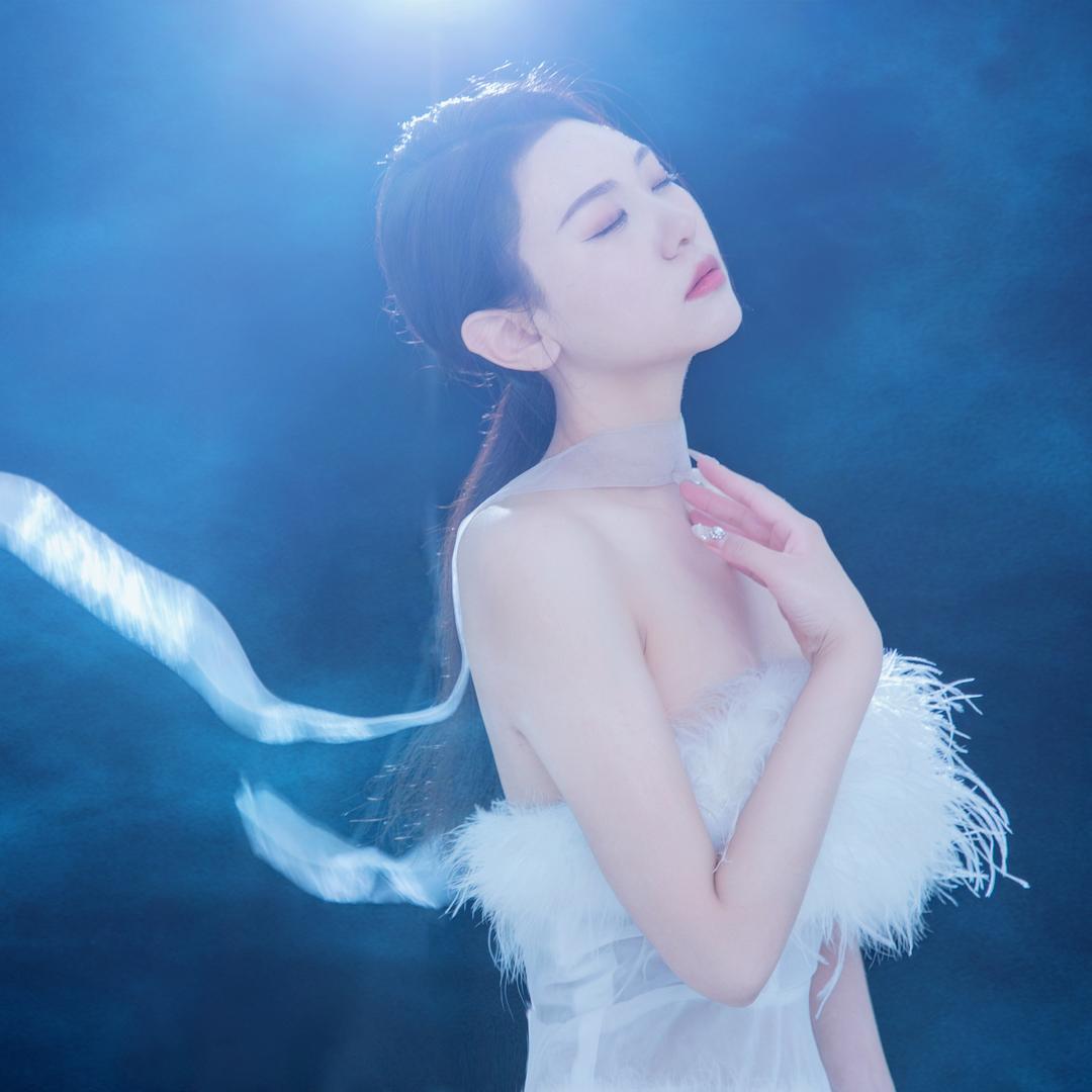 温 婉