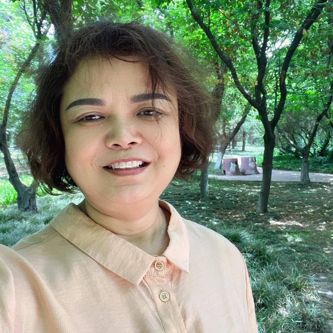 阿依姐，走路（早8:50分）