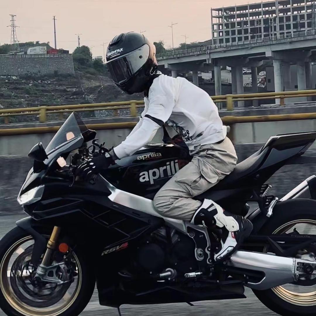 卖摩托的技师烧骑摩托车经营部