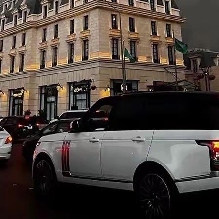 净高一米八，腿长一米二