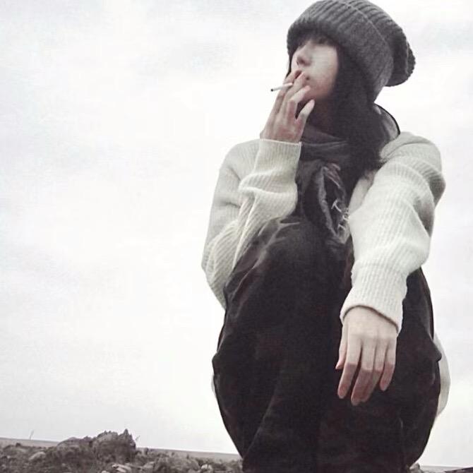 有点小u郁⦮    ⦯